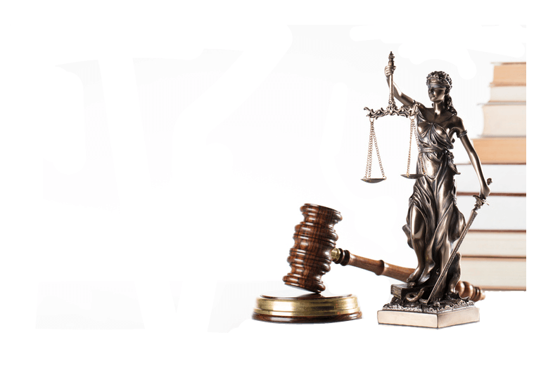 Gavel, Lady Justice Statue, and Stack of Books - Juris Medicus - Medical Expert Witness in Texas